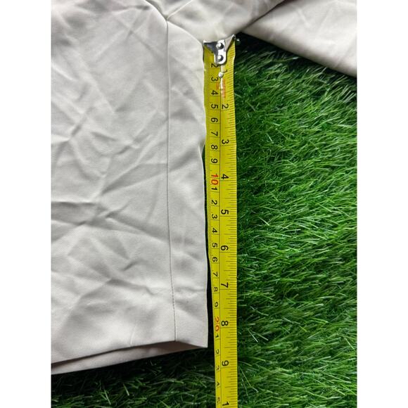 Izod Golf Men’s Pleated Shorts Khaki Tan Size 34 Classic Fit Performance sport - Picture 5 of 7